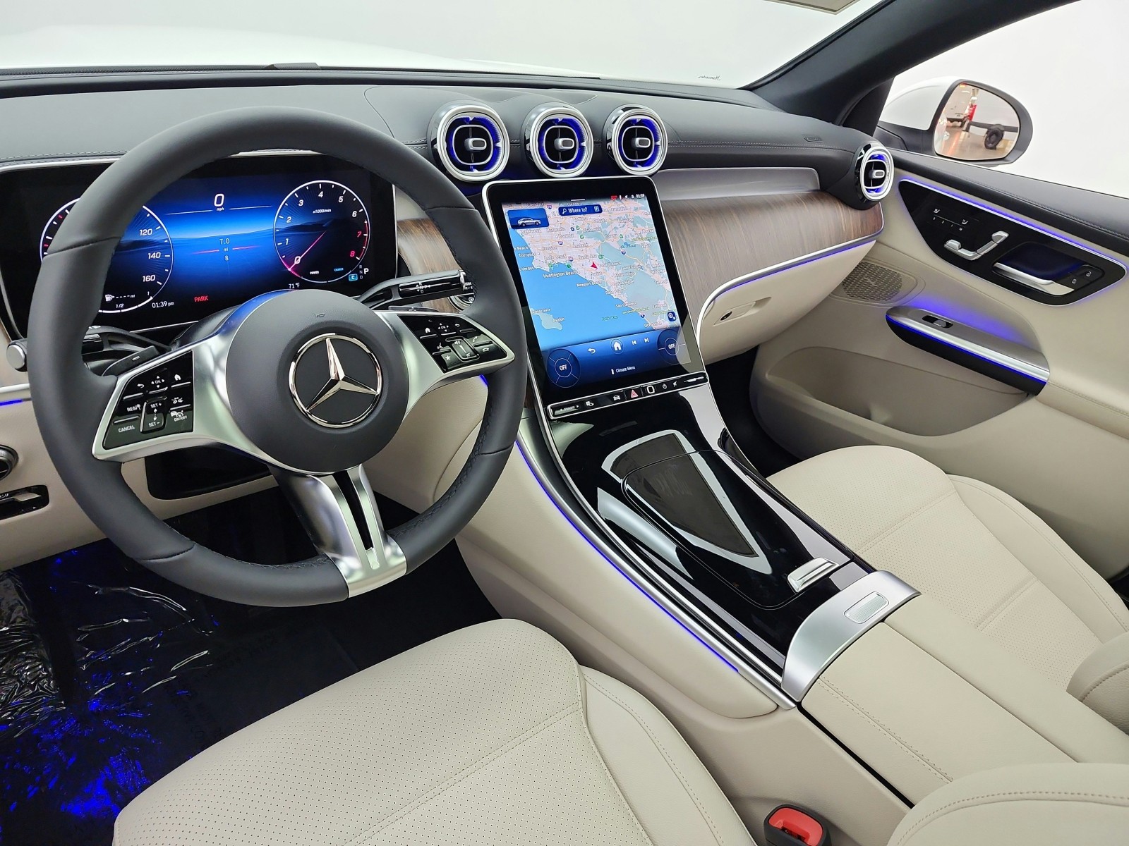 New 2026 Polar White Mercedes-Benz GLC 300 image 9