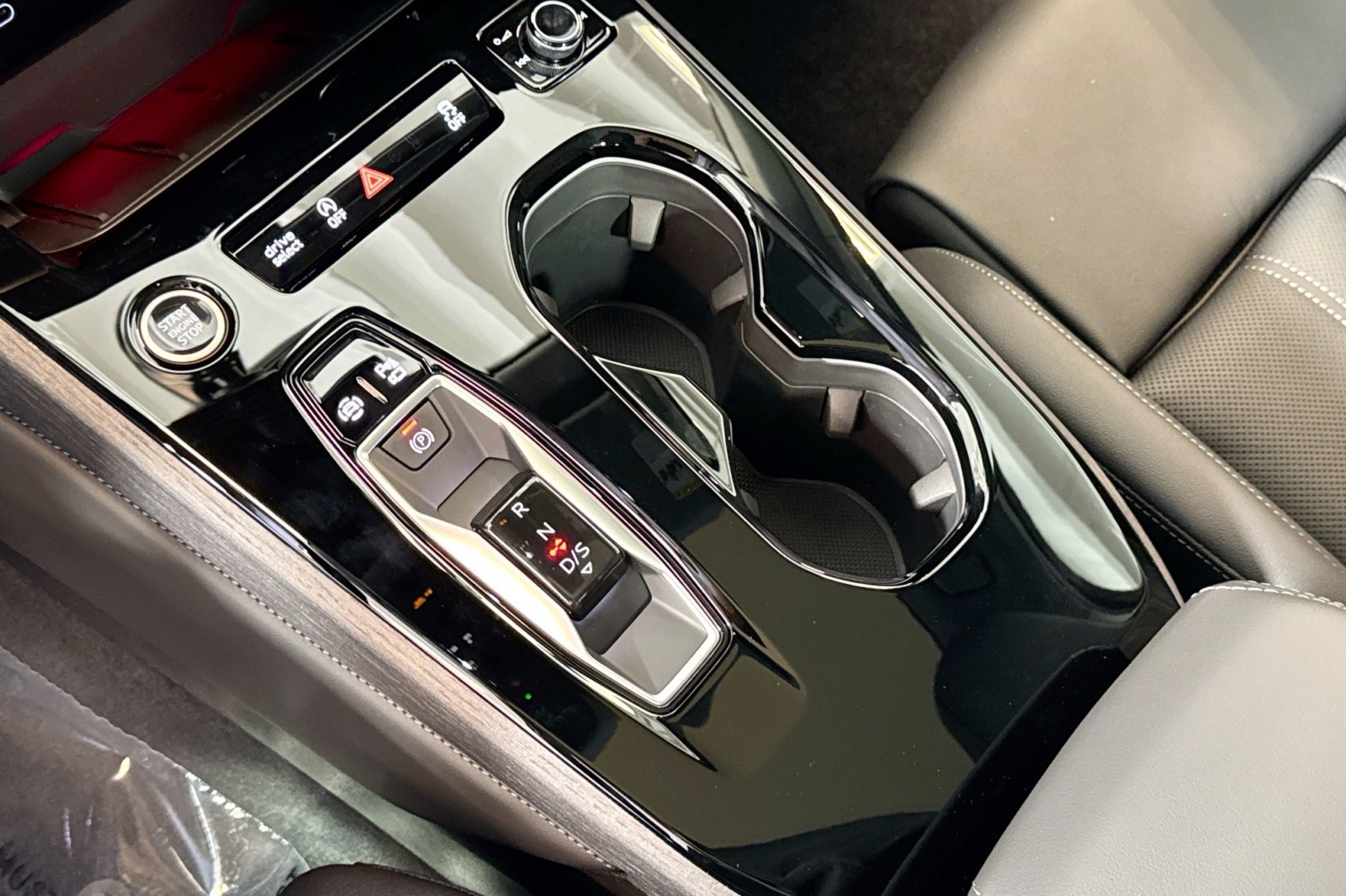 New 2025 Chronos Gray Metallic Audi Premium Plus 2.0 TFSI quattro image 15