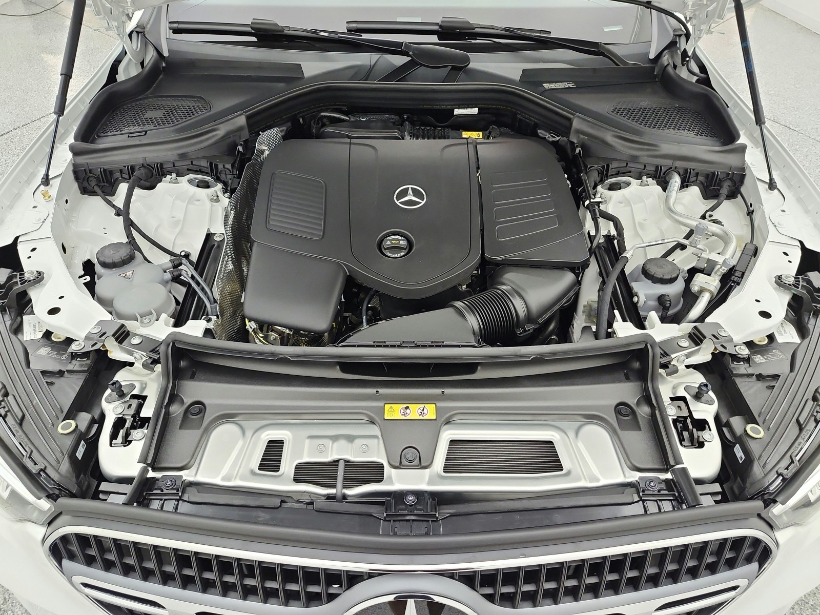 New 2027 Polar White Mercedes-Benz GLC 300 4MATIC® SUV image 12
