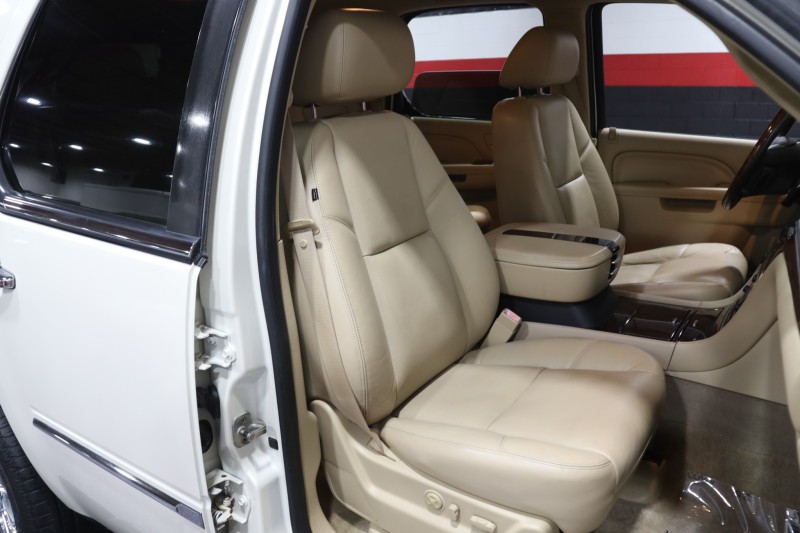 2011 Cadillac Escalade AWD 4dr Suv in , 