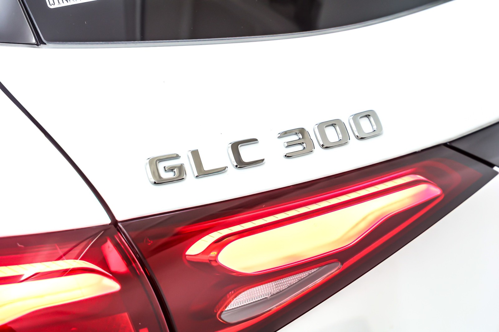 New 2026 Polar White Mercedes-Benz GLC 300 image 9