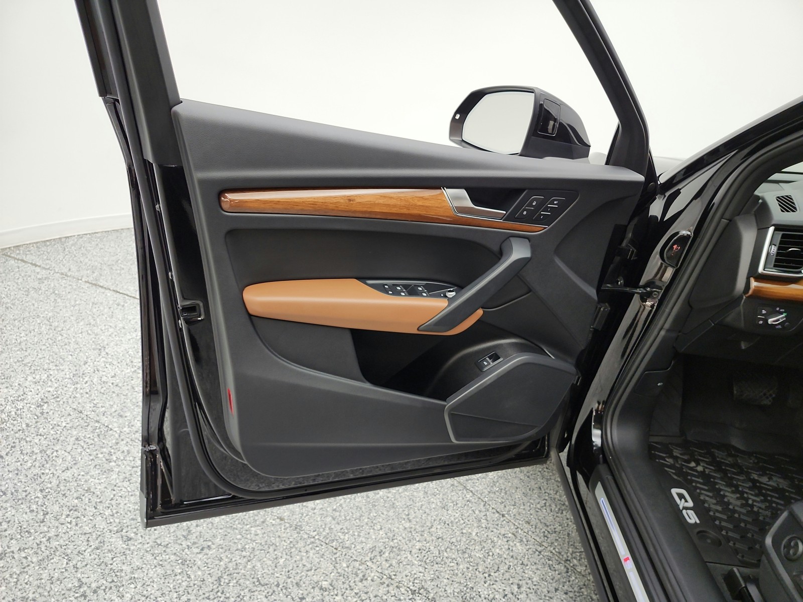 Used 2023 Mythos Black Metallic Audi S line Premium image 15