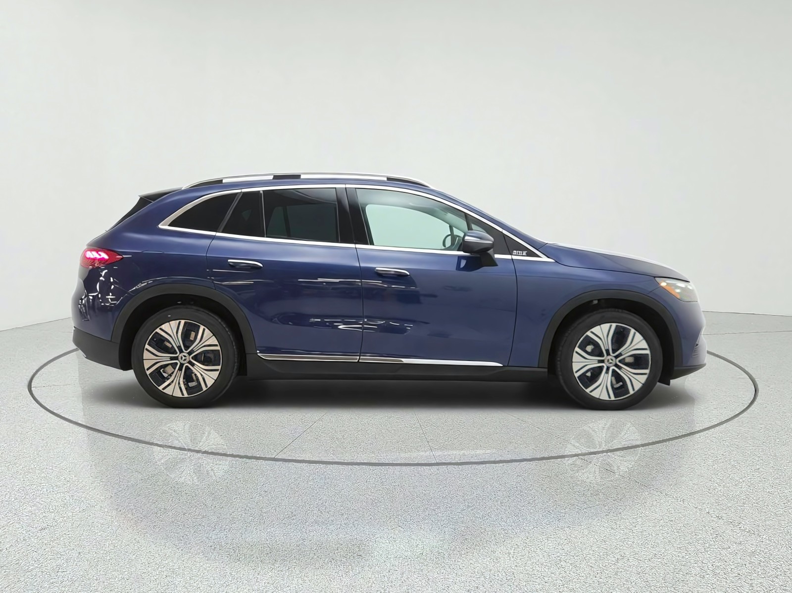 New 2027 Twilight Blue Metallic Mercedes-Benz EQE 320+ SUV image 4