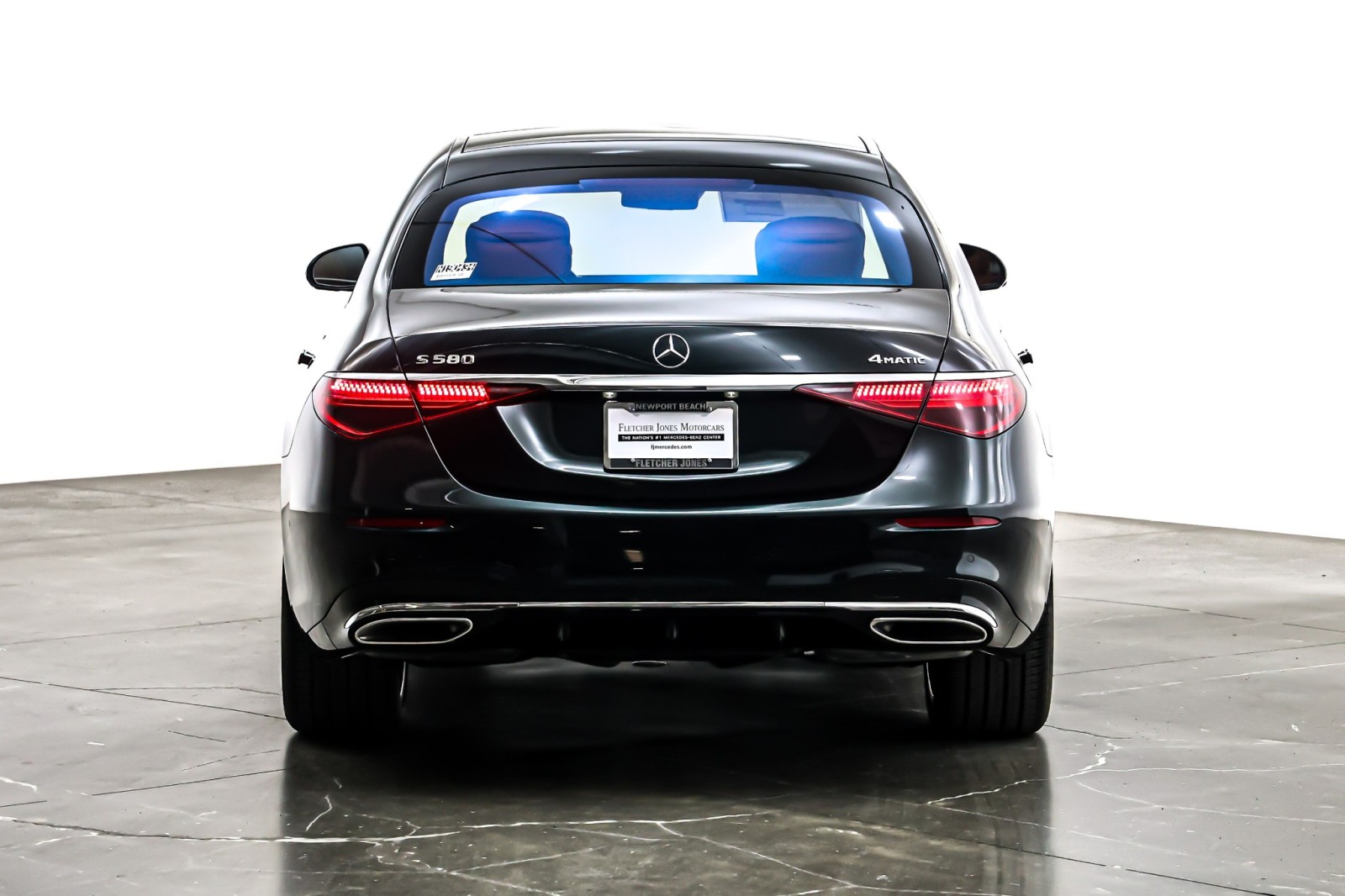 New 2026 Emerald Green Metallic Mercedes-Benz S 580 image 3