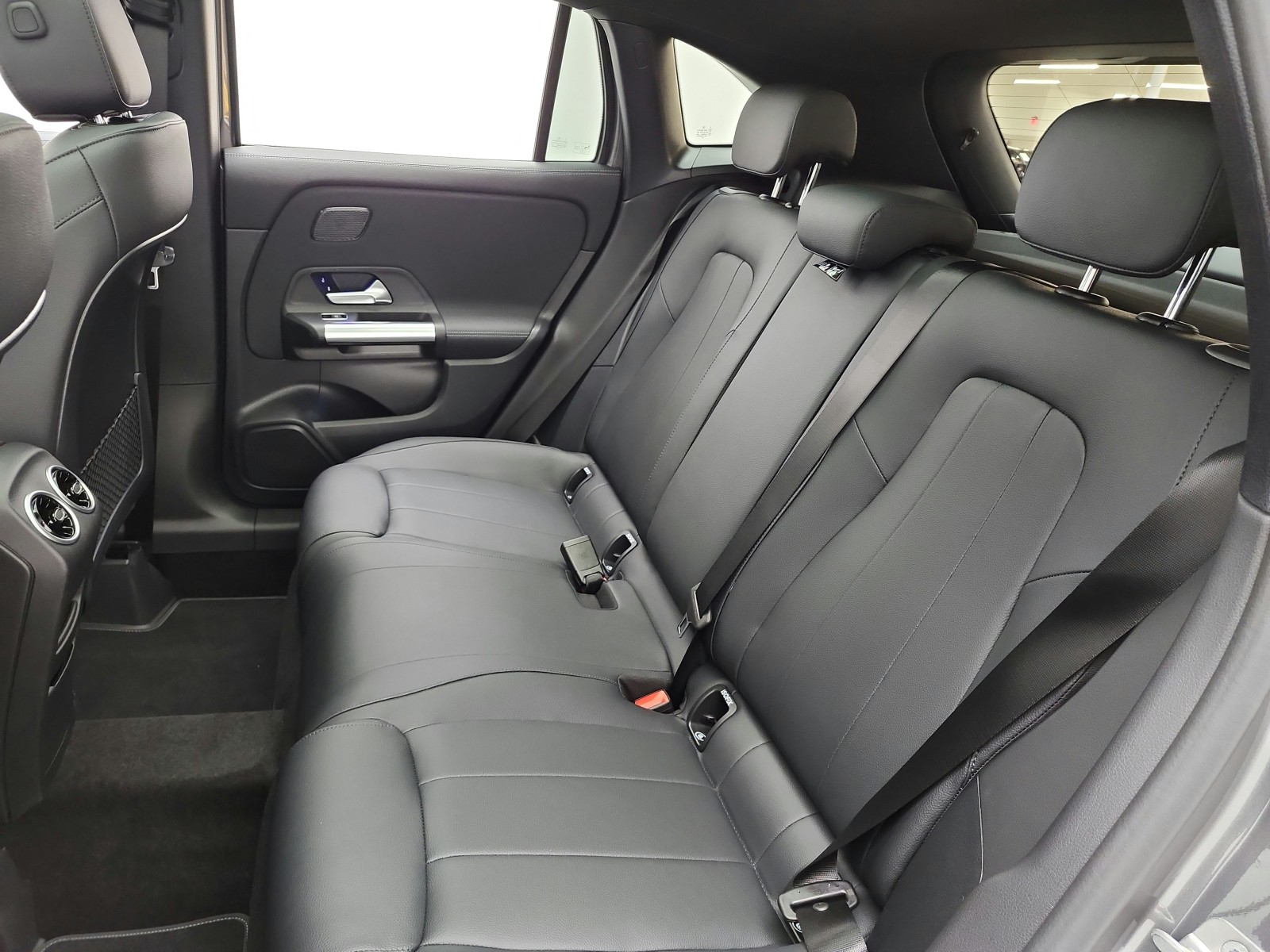 New 2026 Mountain Grey Metallic Mercedes-Benz GLA 250 SUV image 11