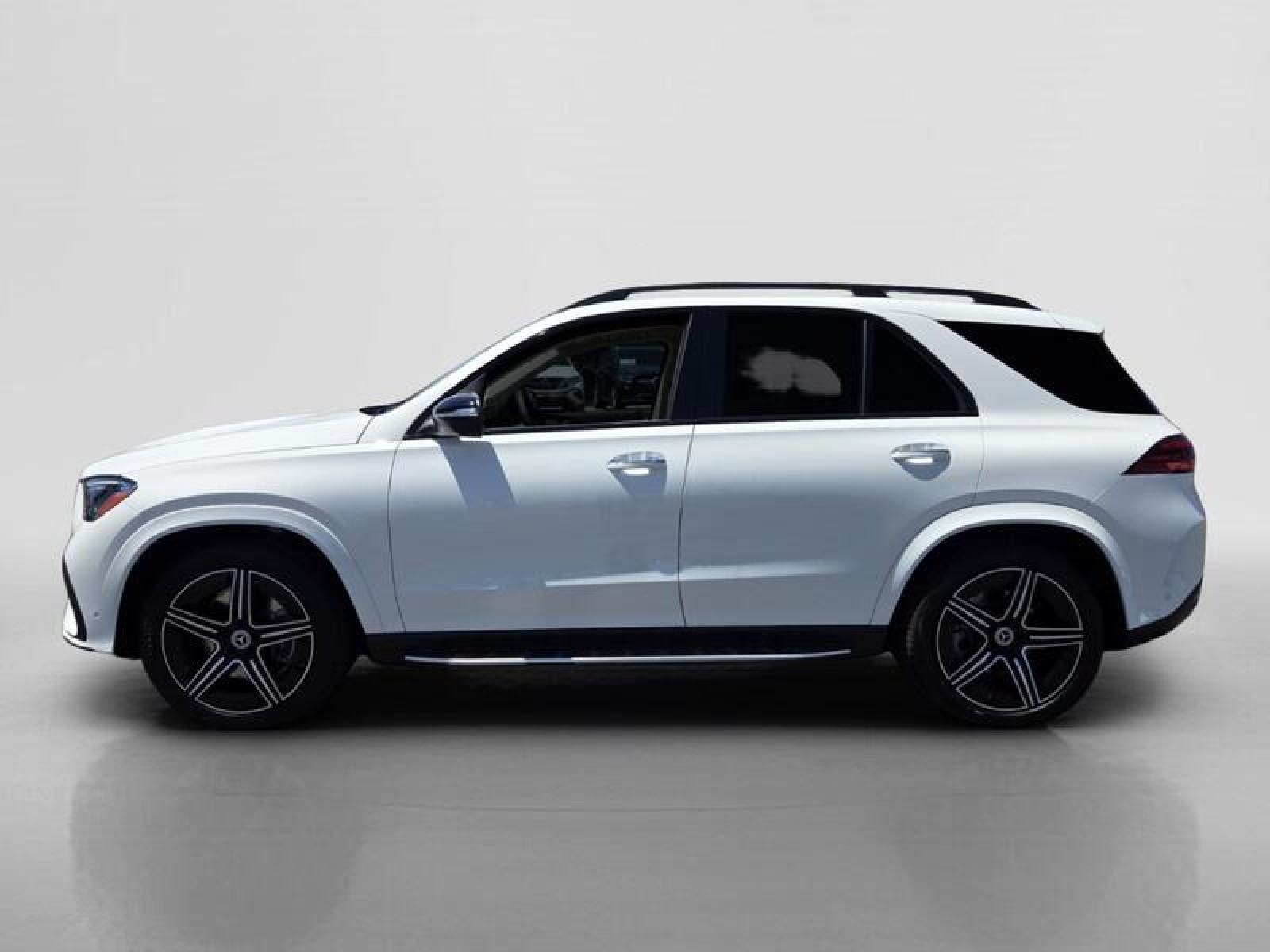 New 2026 Polar White Mercedes-Benz GLE 450 4MATIC® SUV image 2