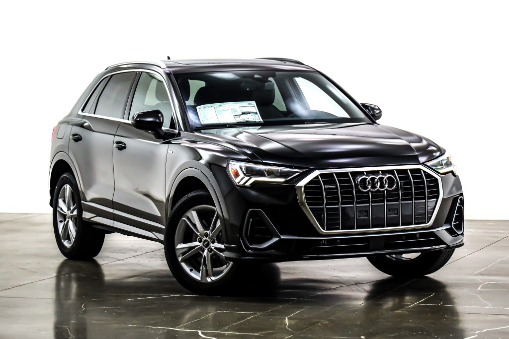 New 2024 Audi Q3 S line Premium 45 TFSI quattro SUV in 1275 Bristol St