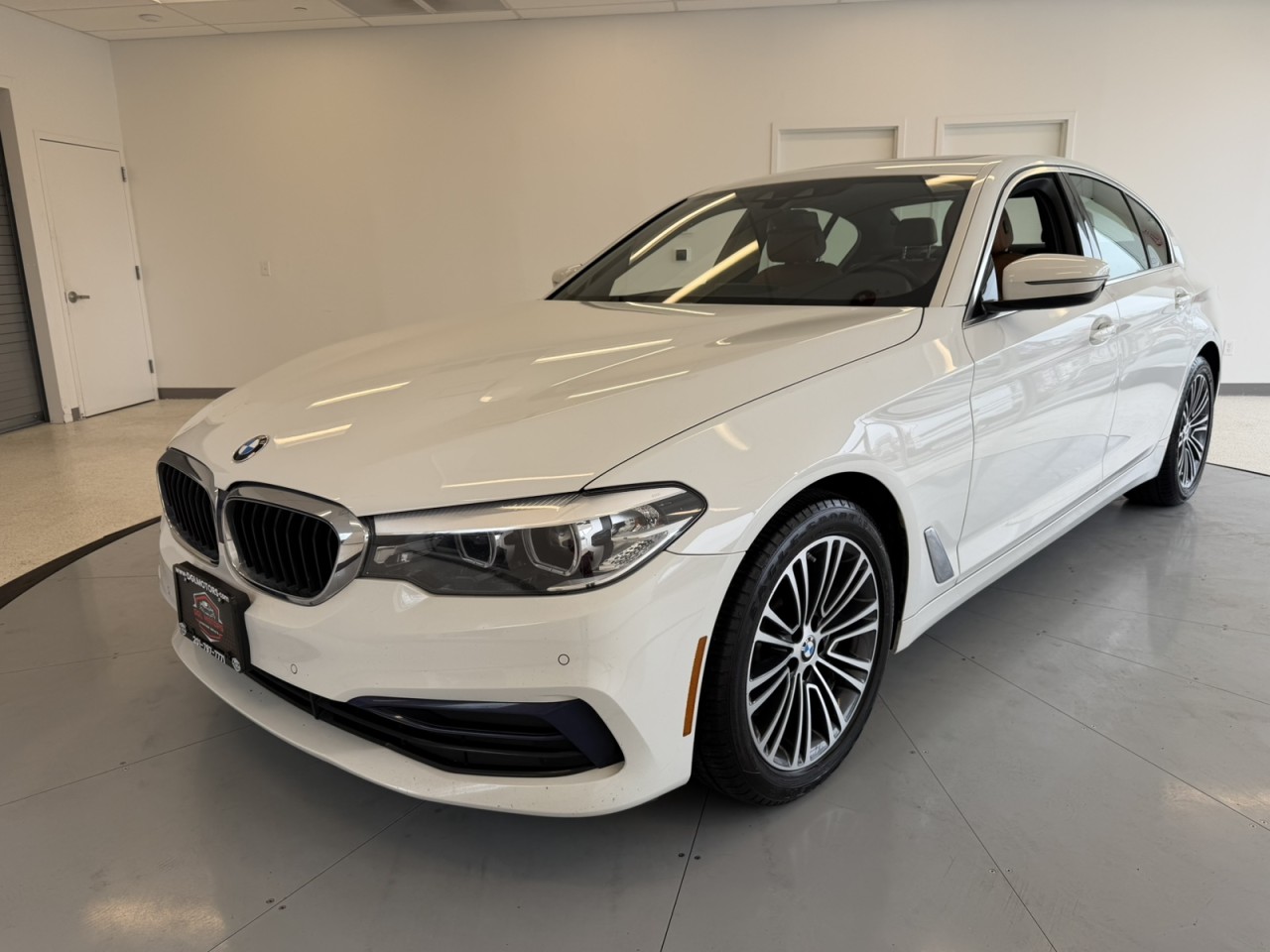 View vehicle photo 3