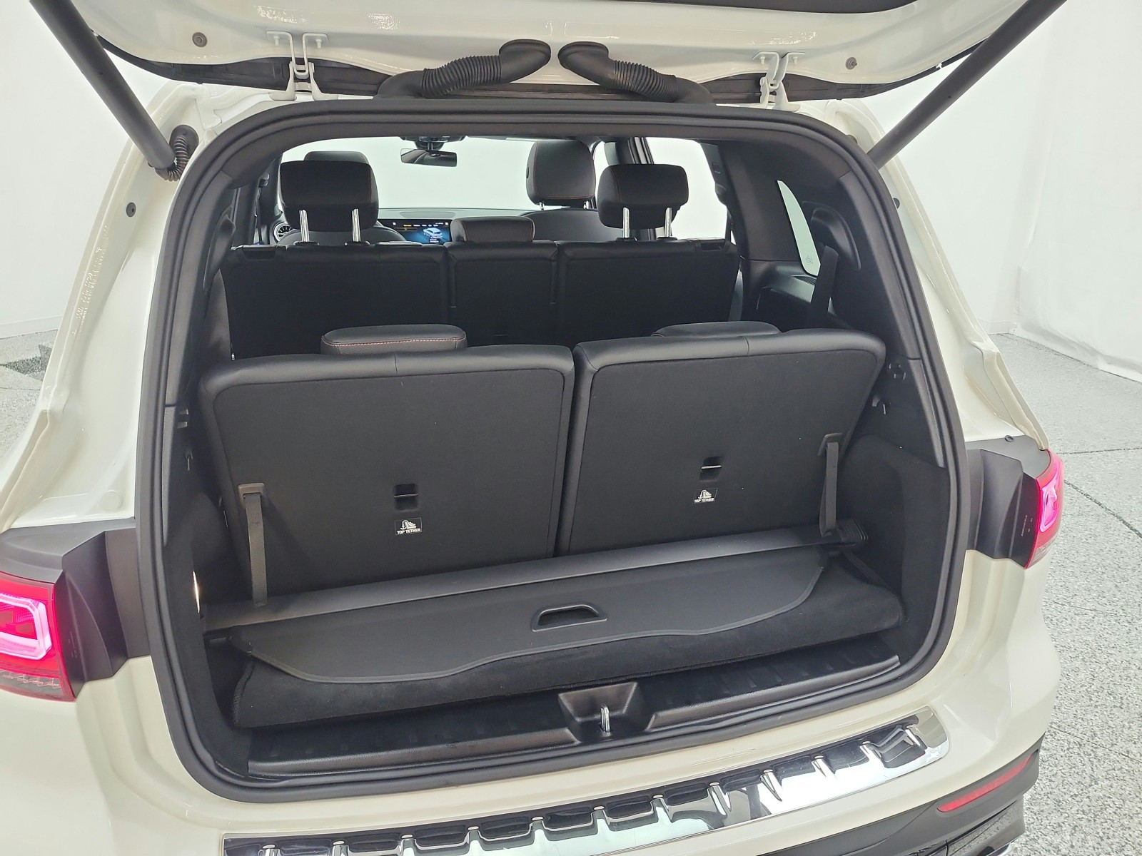 Used 2023 Polar White Mercedes-Benz GLB 250 SUV image 22