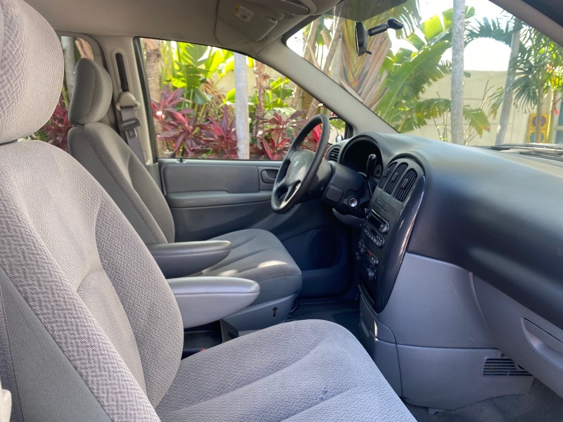 2006 Dodge Caravan SXT LOW MILES 28,367 1 OWNER HANDICAP LIFT in , 