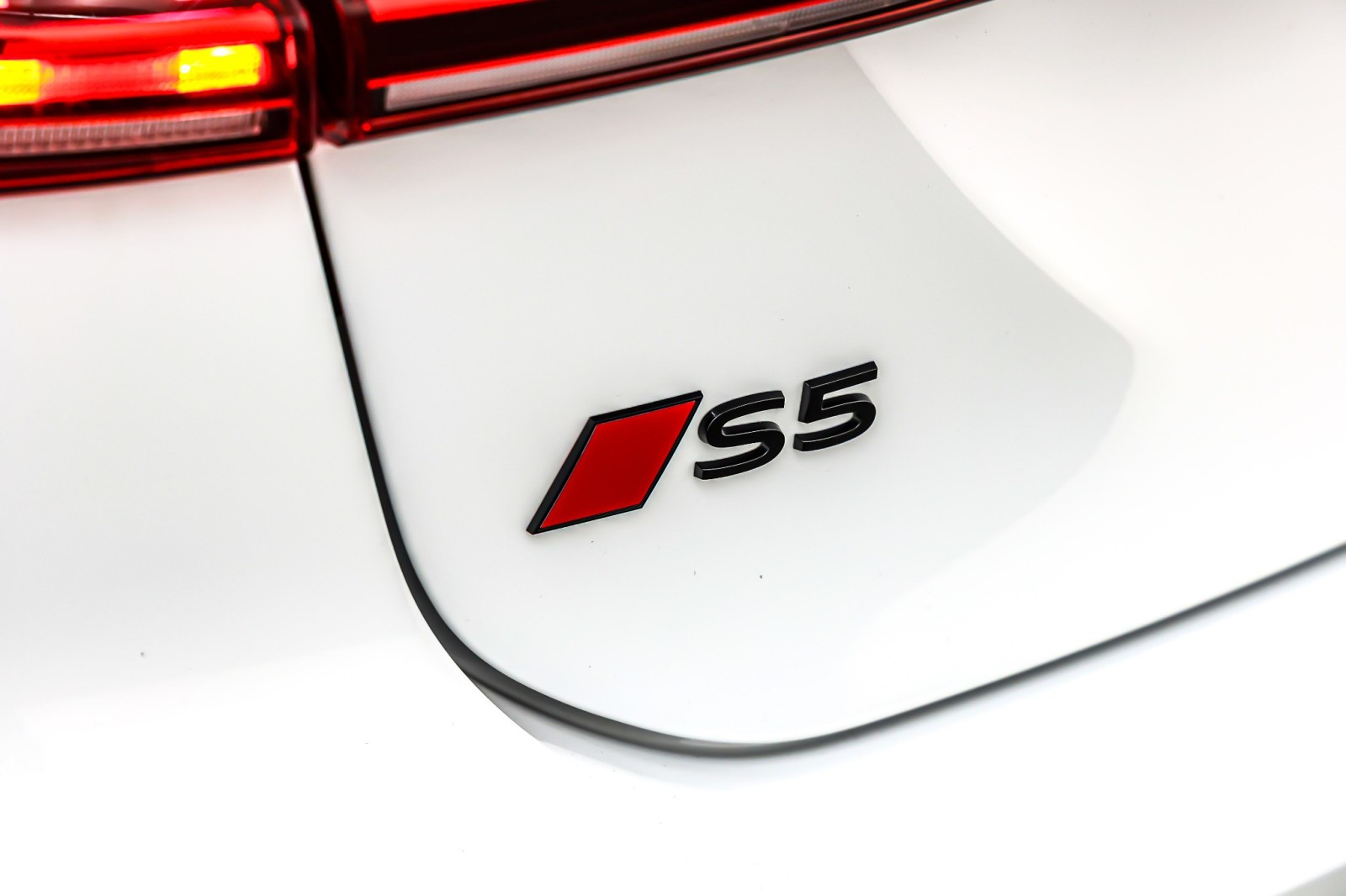 New 2025 Glacier White Metallic Audi Premium Plus 3.0 TFSI quattro image 9