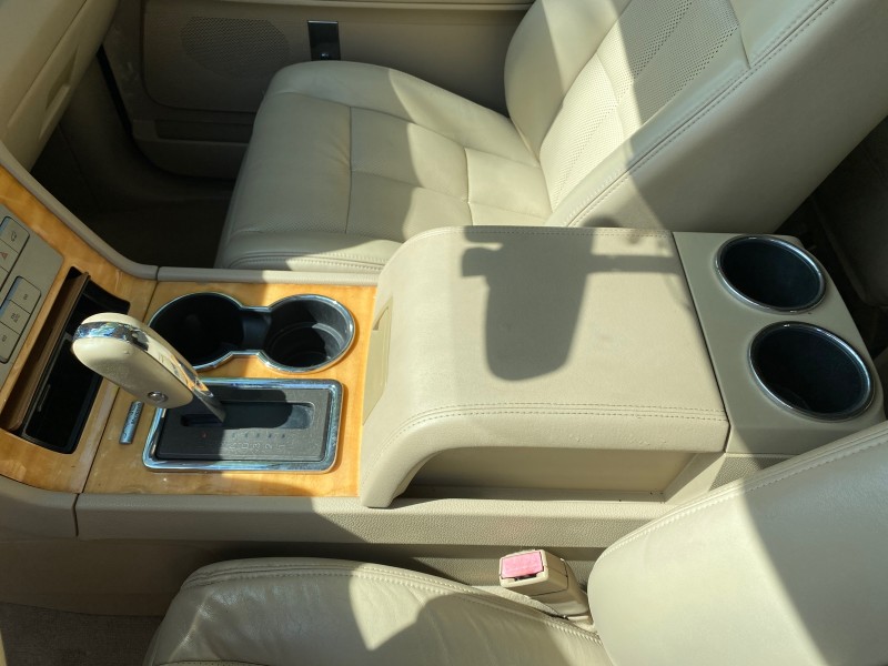 2010 Lincoln Navigator 4WD SUNROOF LOW MILES 31,209 in , 
