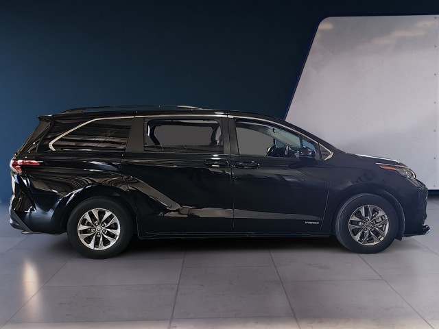 2021 Toyota Sienna LE 6