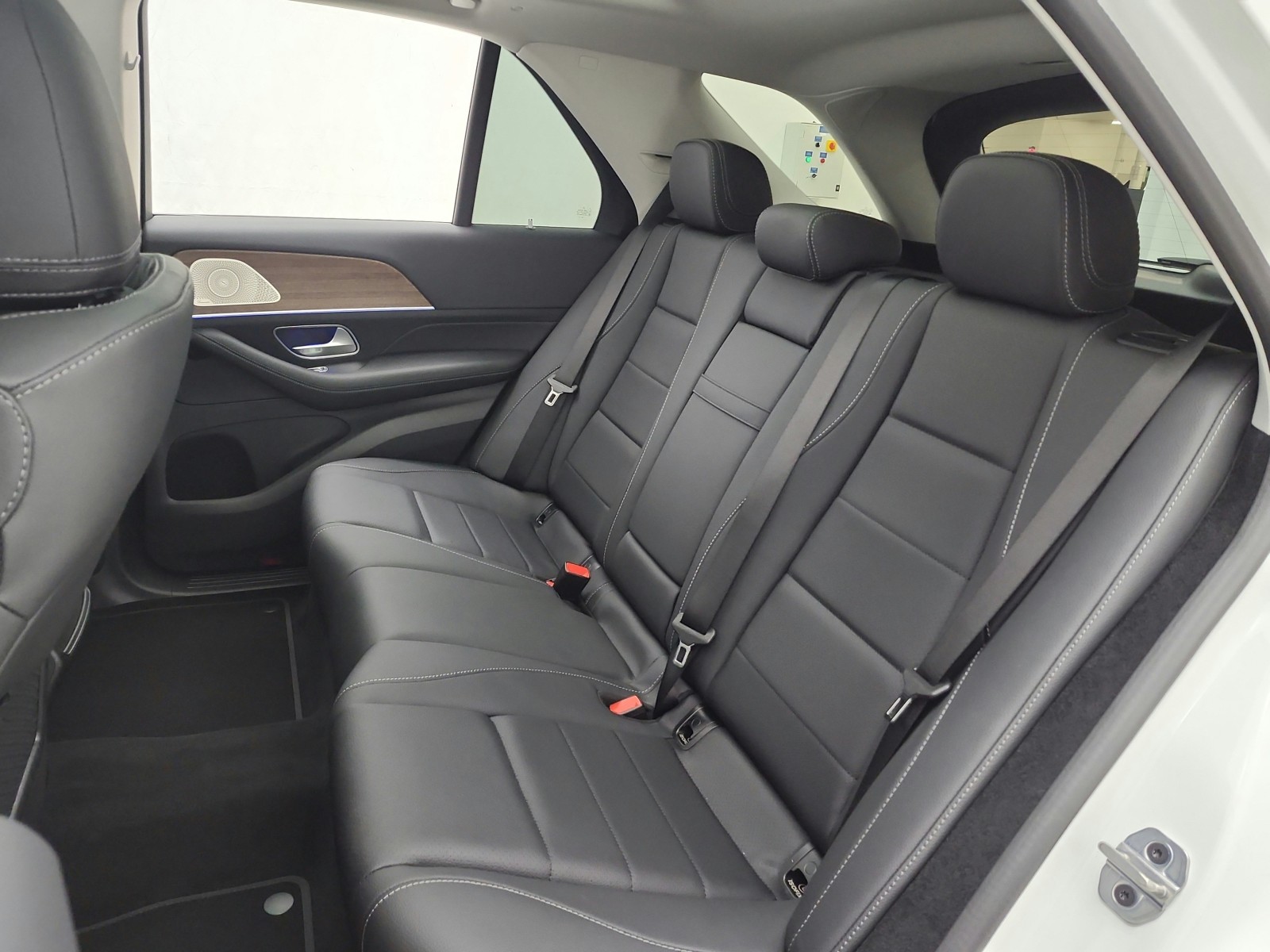 New 2026 Polar White Mercedes-Benz GLE 350 image 11