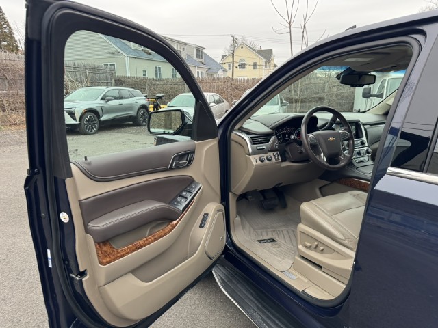 2019 Chevrolet Suburban Premier with Center Row Buckets 34