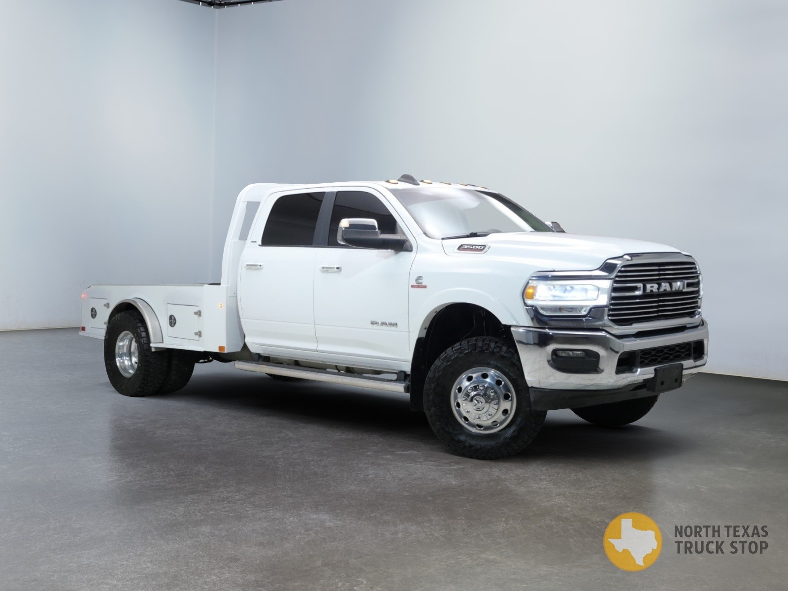 Bright White Clearcoat 2019 RAM 3500 Chassis Laramie Crew Cab DRW 4WD Pickup Truck Four-Wheel Drive Automatic