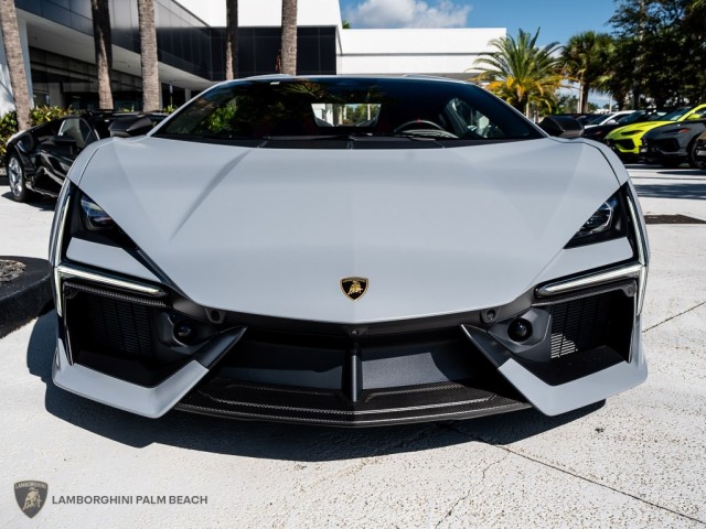 Lamborghini Revuelto