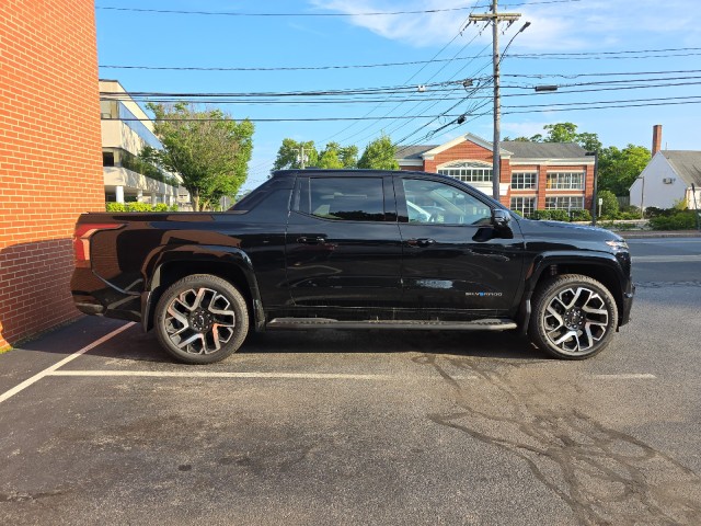 2024 Chevrolet Silverado EV RST 8