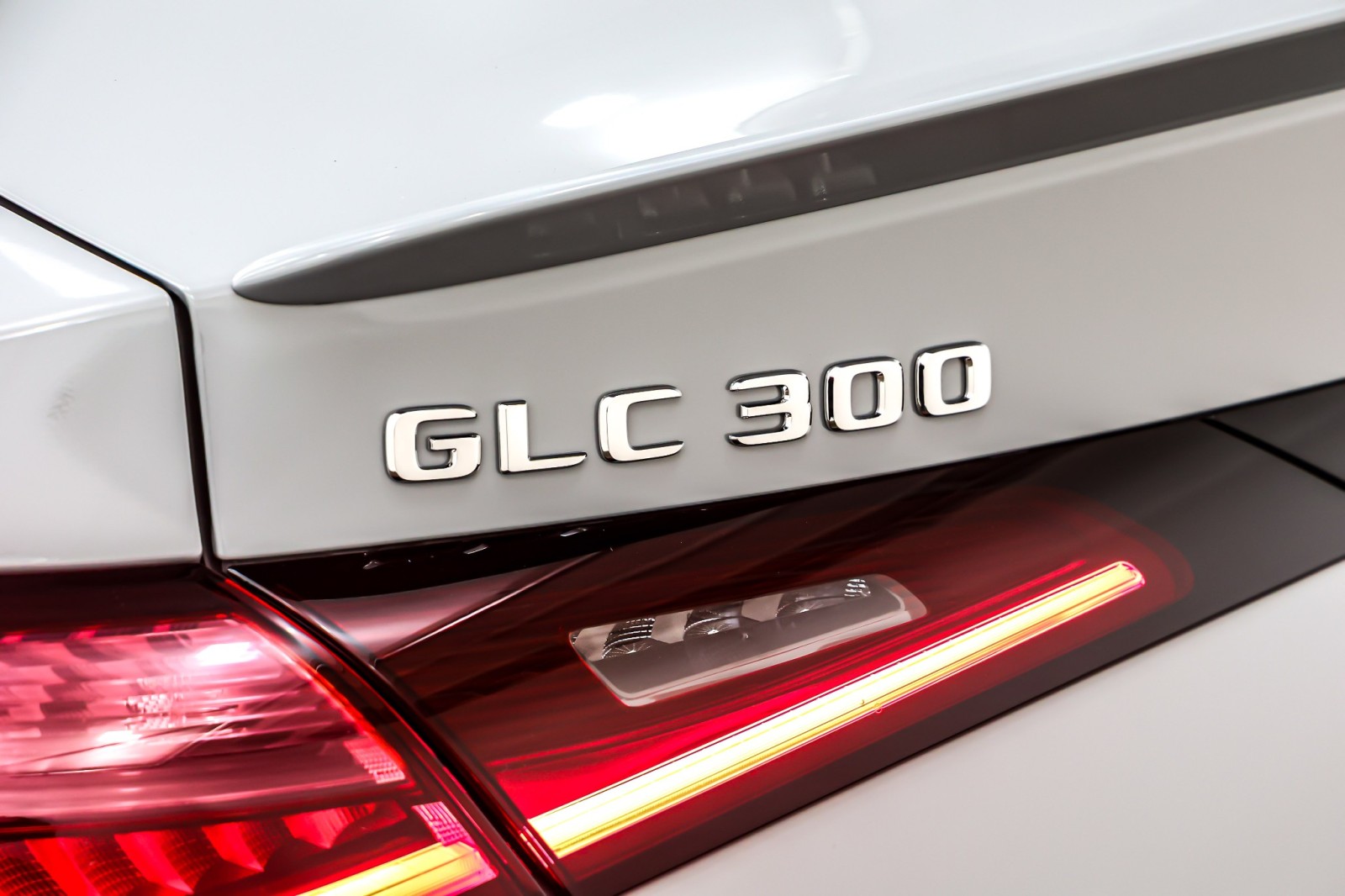 New 2026 MANUFAKTUR Alpine Grey Mercedes-Benz GLC 300 image 9