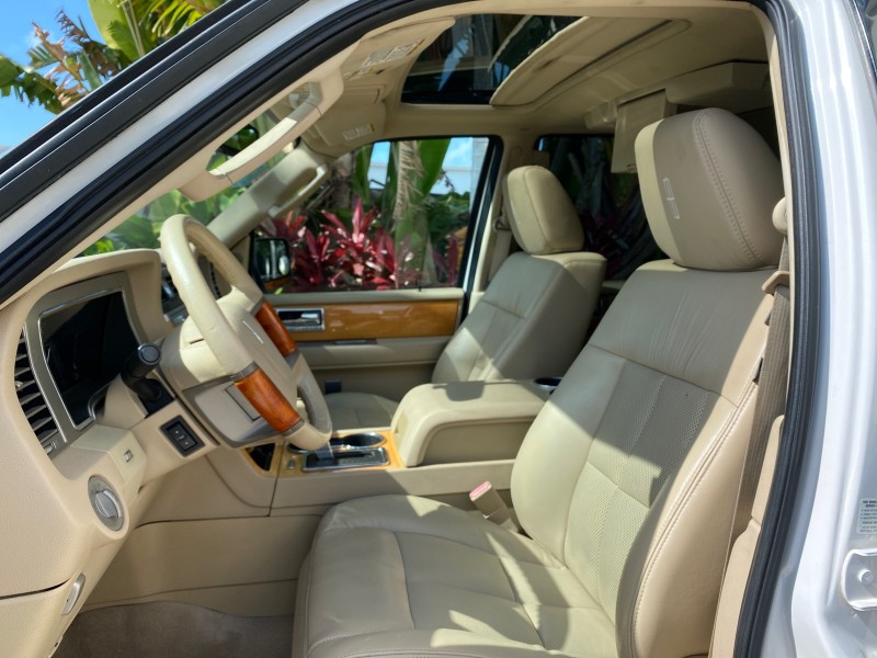 2010 Lincoln Navigator 4WD SUNROOF LOW MILES 31,209 in , 