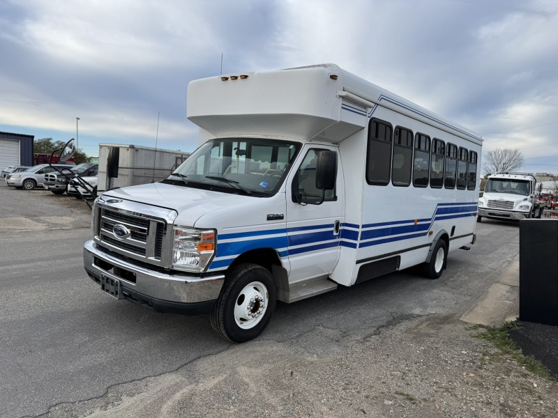 2015 Ford E-450 Passenger & Wheelchair Lift Bus in , 