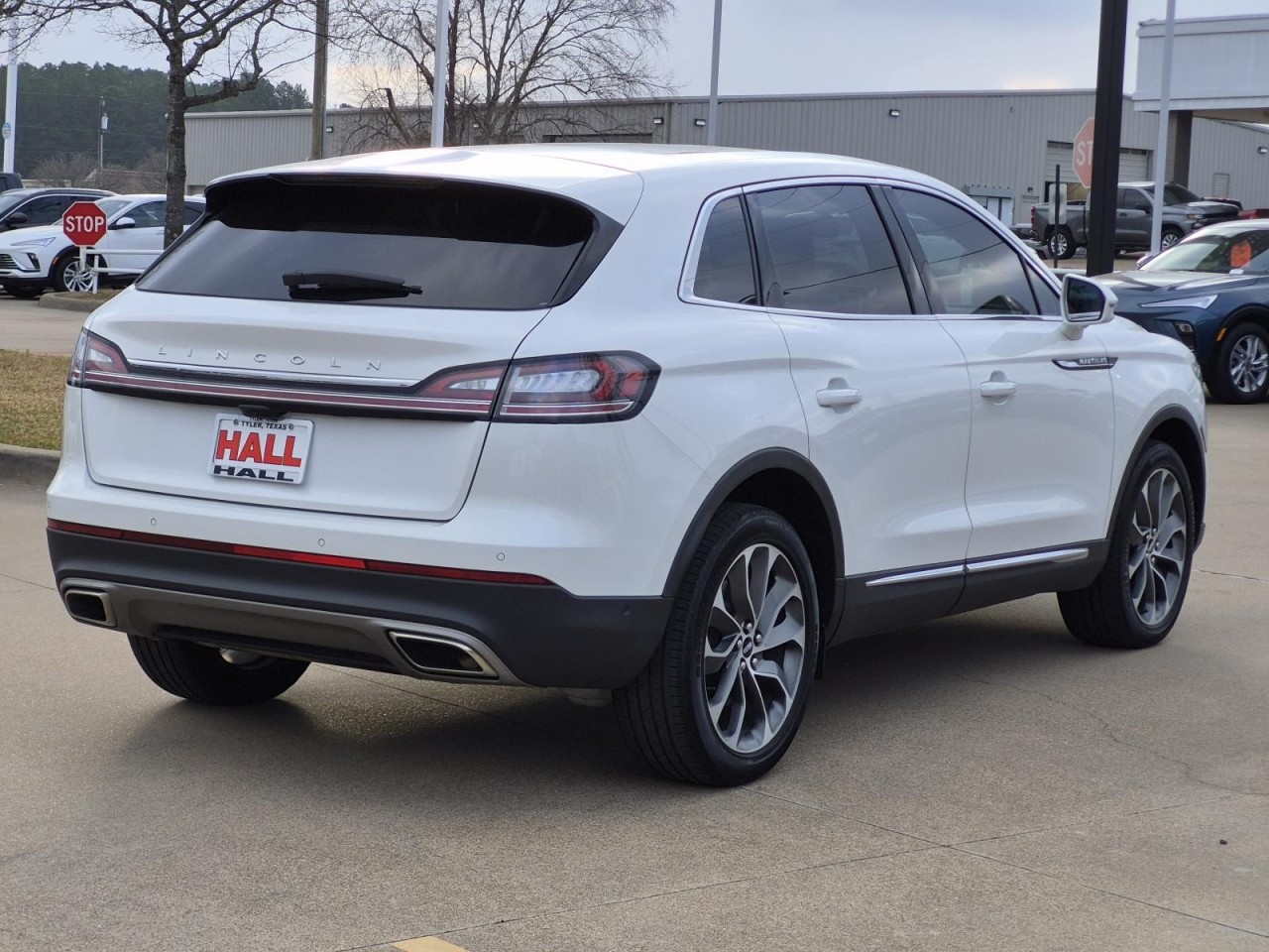 View vehicle photo 6