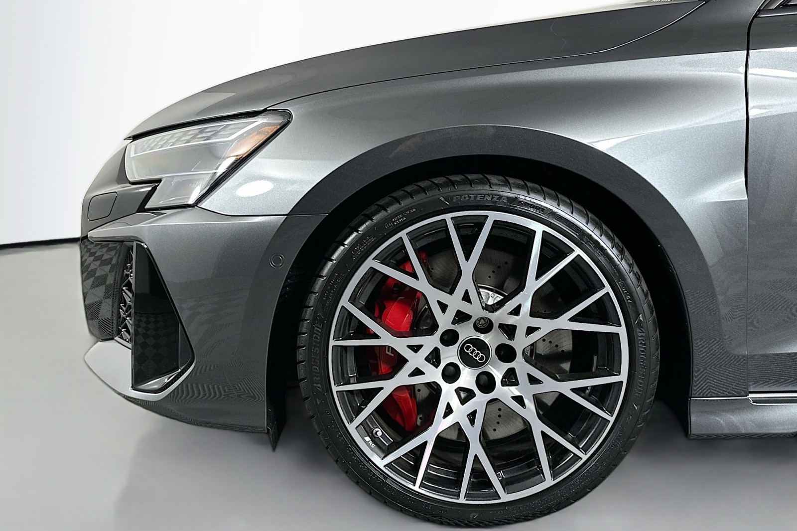 New 2026 Daytona Gray Pearl Effect Audi  image 11