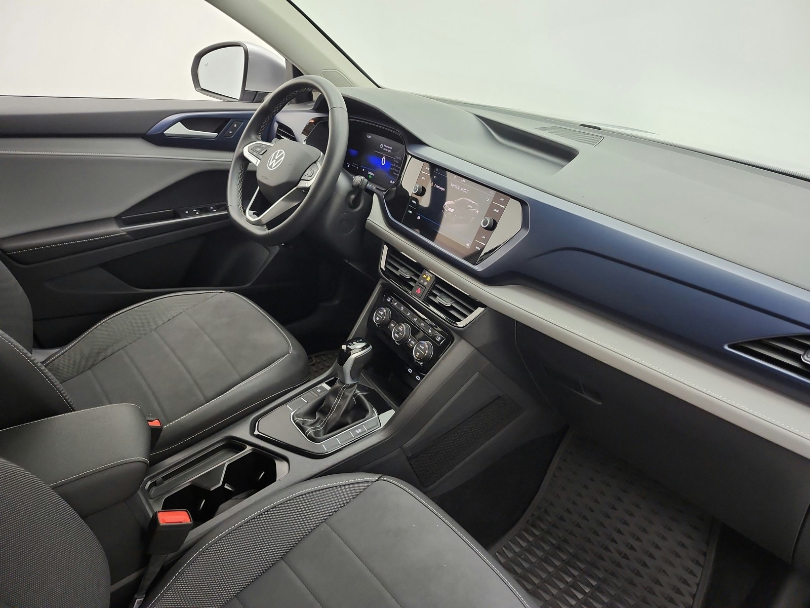 Used 2024 Pyrite Silver Metallic Volkswagen SE FWD image 17