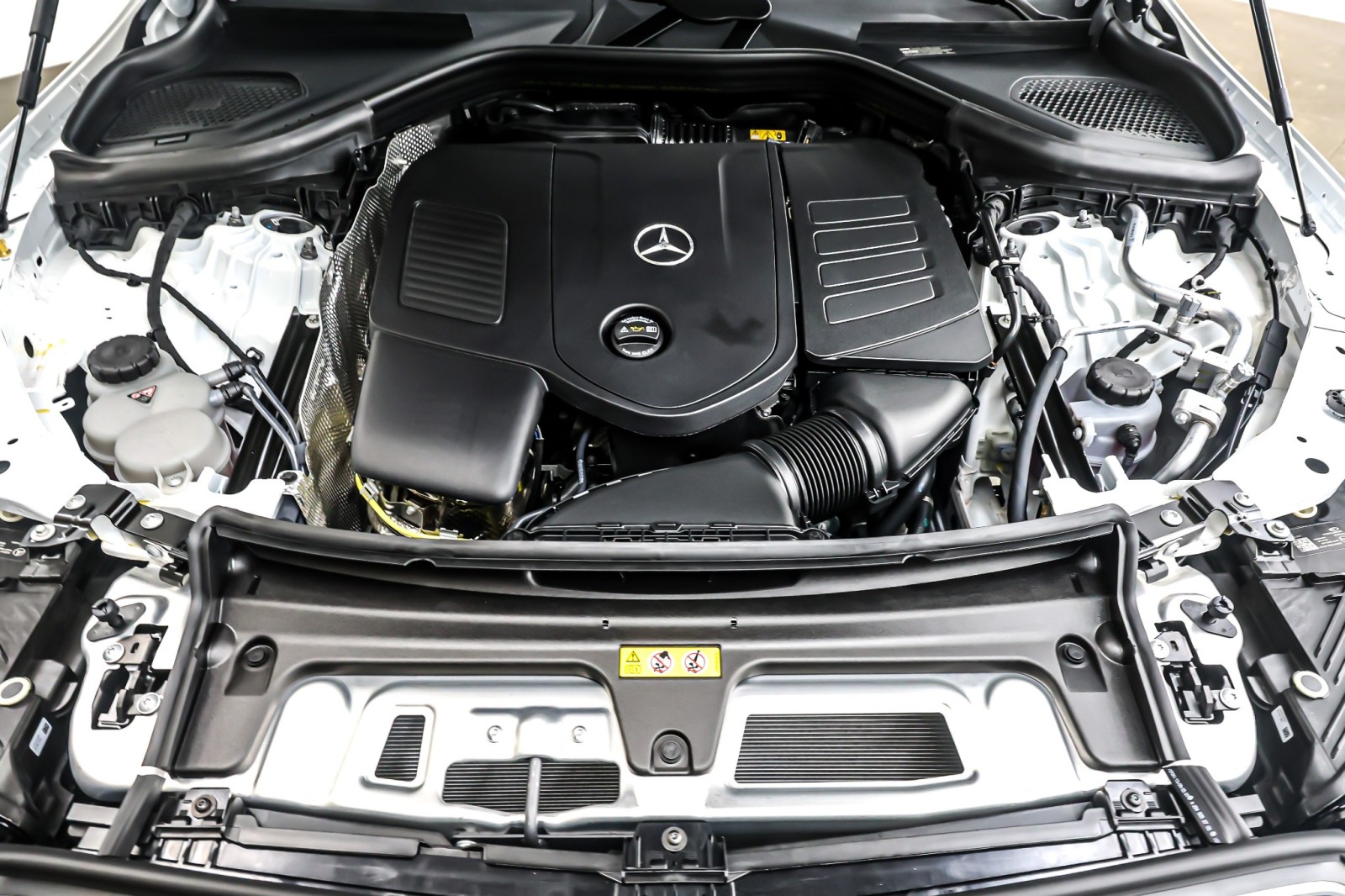 New 2026 Polar White Mercedes-Benz GLC 300 SUV image 11