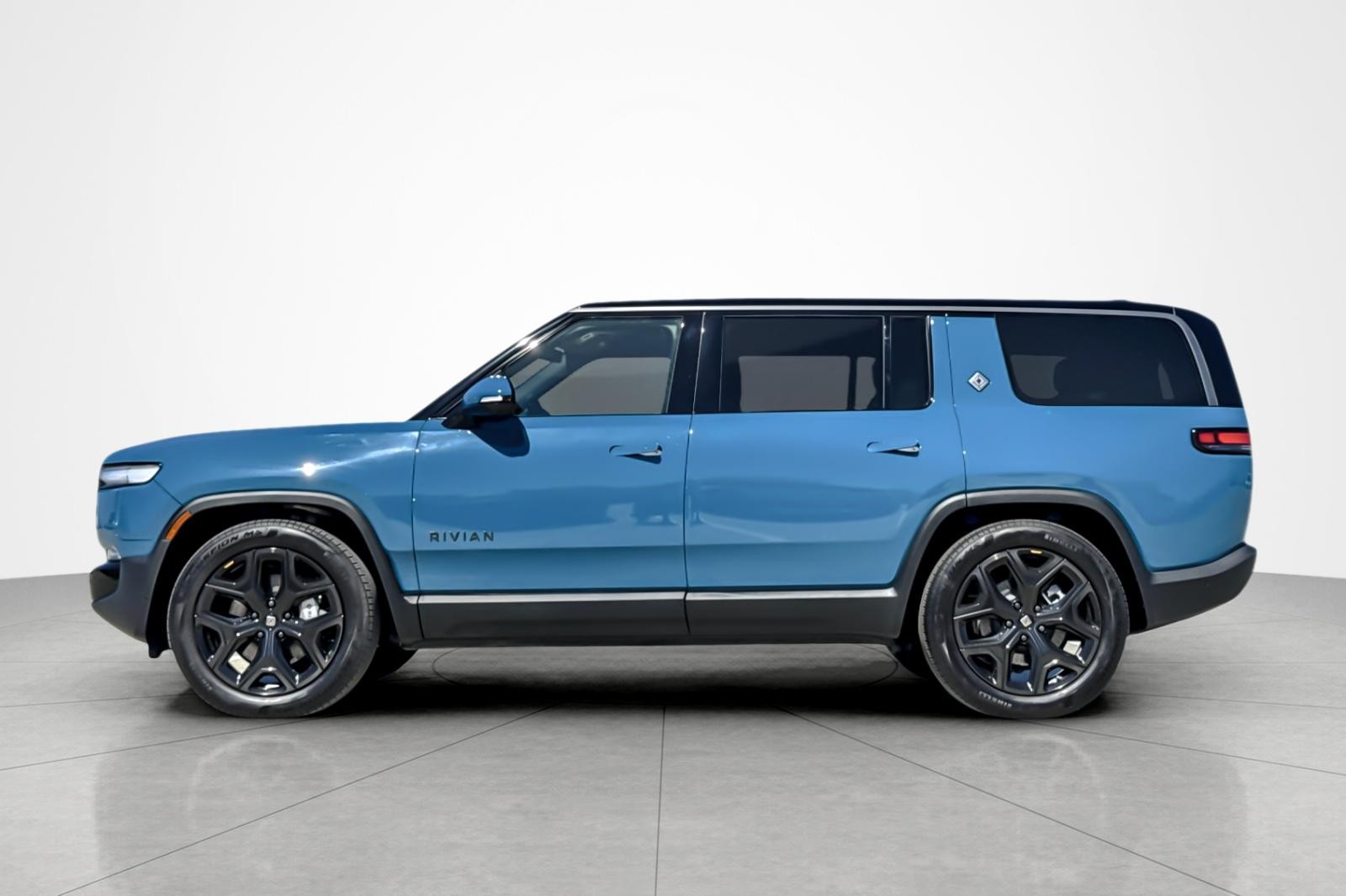 Used 2025 BLUE Rivian Adventure image 2
