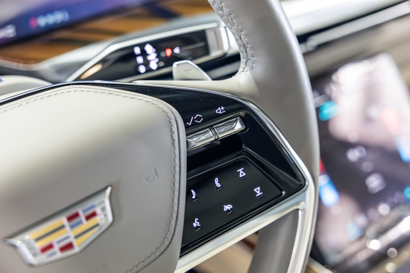 Used Car 2025 Cadillac Escalade  4wd Sport Platinum - 24 Inch Wheels - Crystal White Paint For Sale Under $120,000 In Boerne, Texas