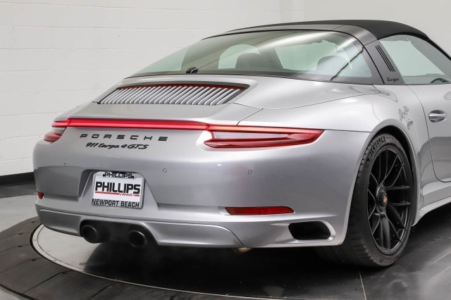 2019 Porsche 911 4 GTS 18