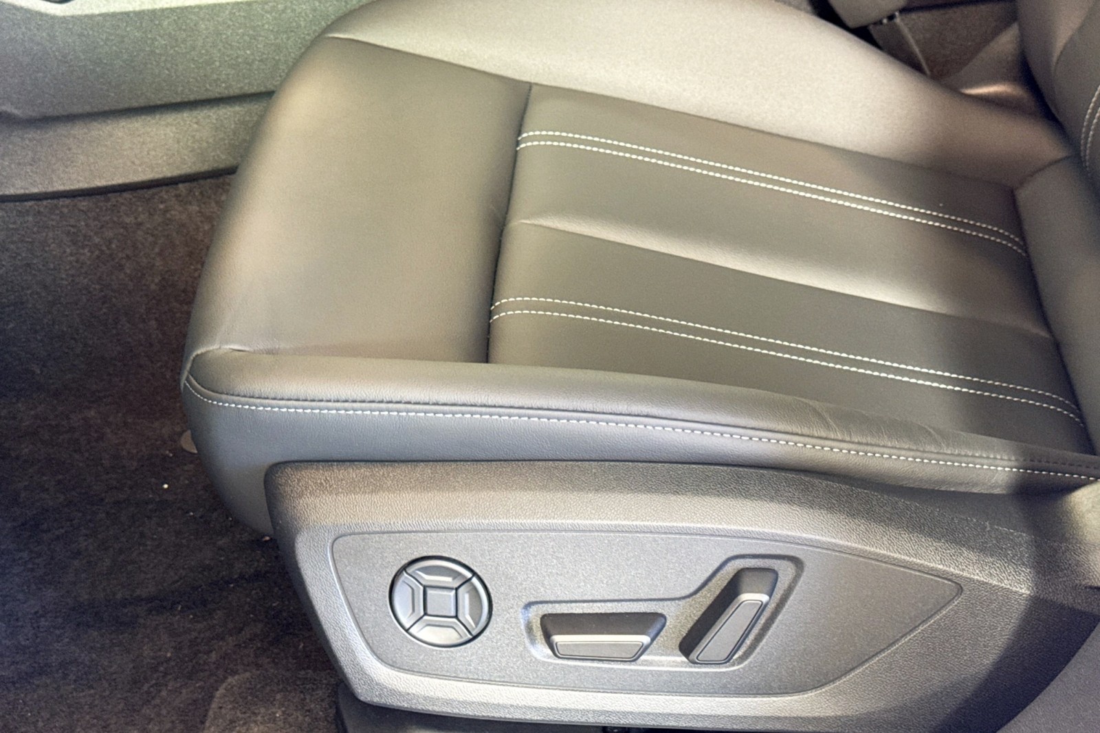 New 2026 Arkona White Audi Premium Plus quattro image 16