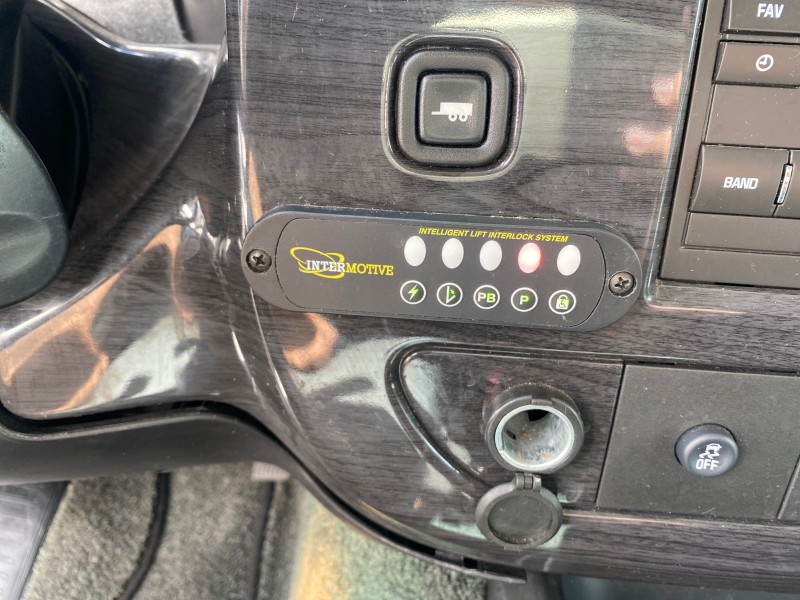 2013 GMC SAVANA HI TOP CONVERSION HANDICAP LIFT LOW MILES 24,857 in , 