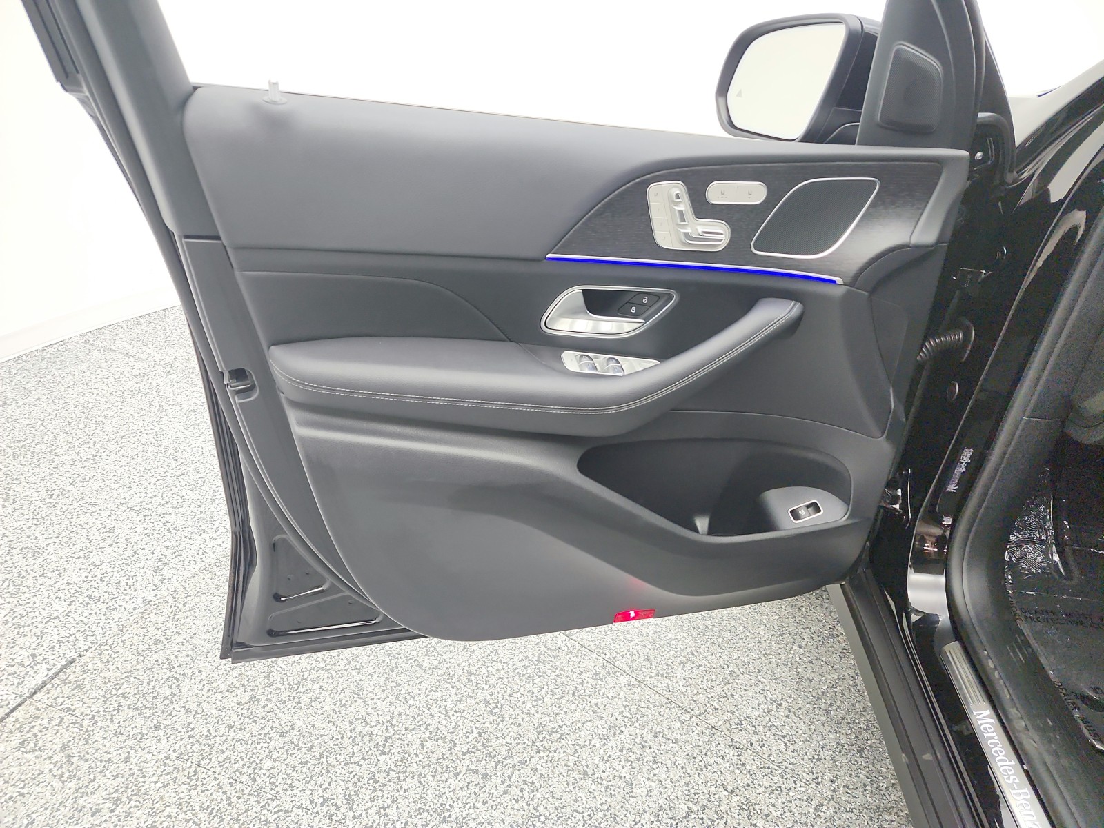 Certified Used 2026 Obsidian Black Metallic Mercedes-Benz GLE 350 4MATIC® SUV image 9