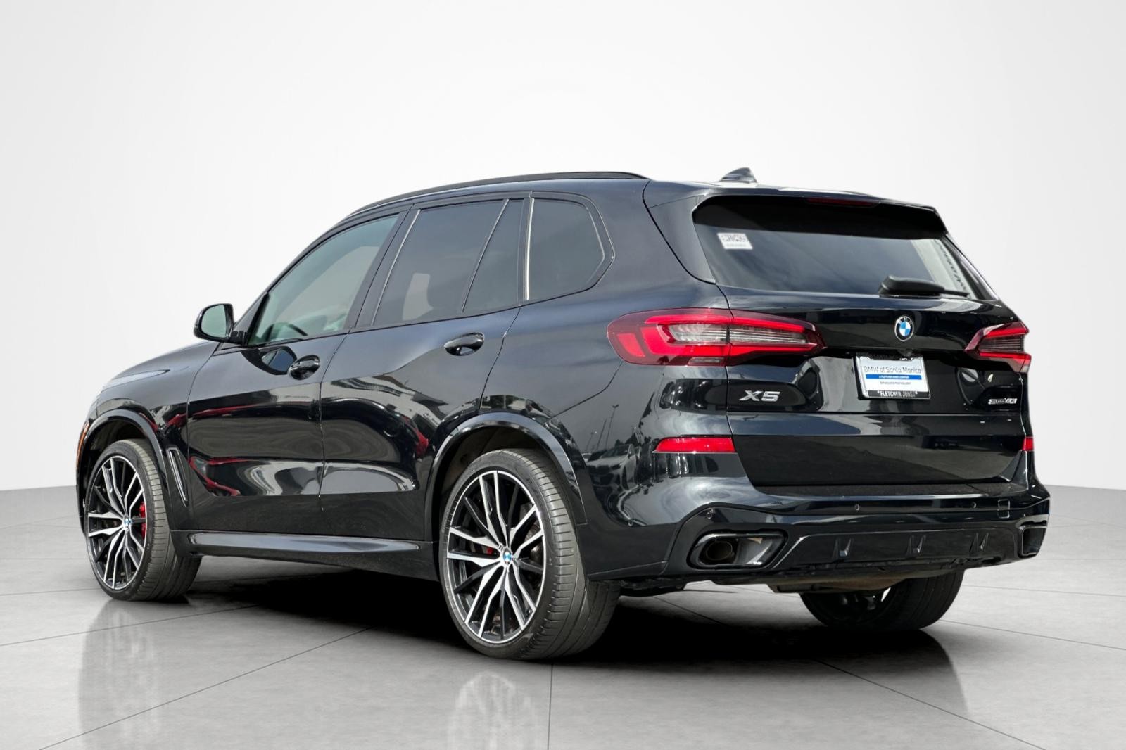 Used 2021 Black Sapphire Metallic BMW sDrive40i image 3