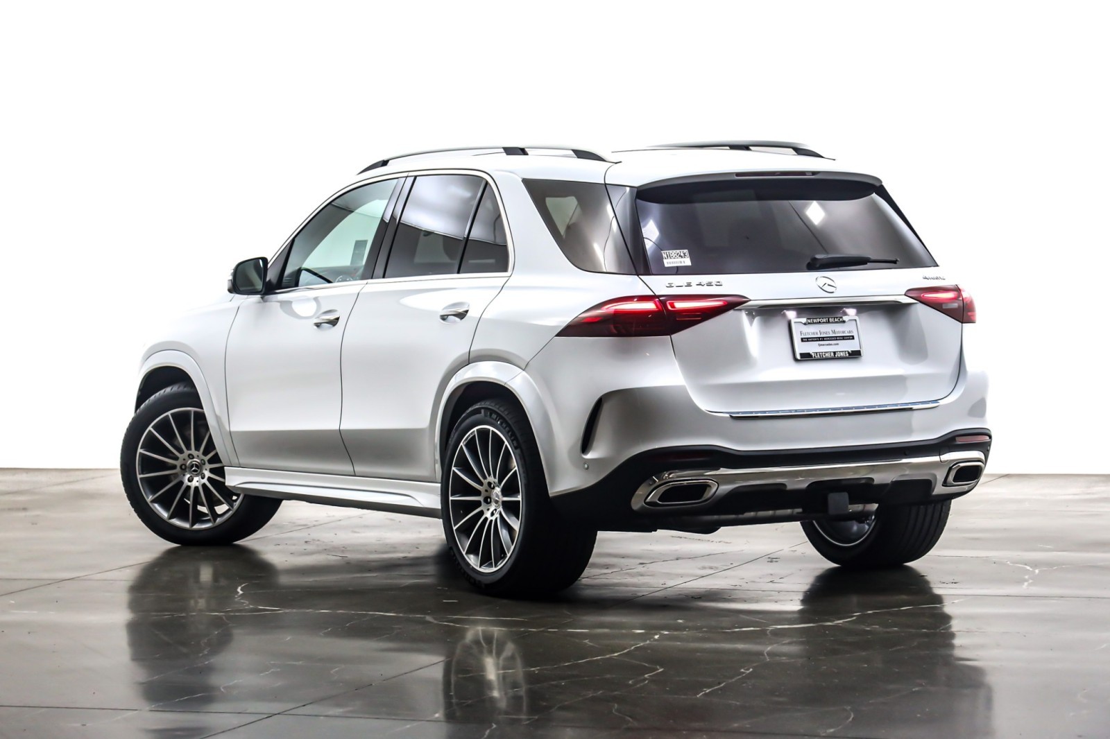 New 2026 MANUFAKTUR Moonlight White Metallic Mercedes-Benz GLE 450 image 12
