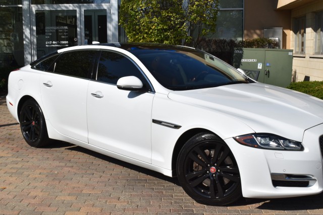 2017 Jaguar XJ Navi Leather Moonroof Blind Spot Heated Front Seats Rear Camera MSRP $90,321 4