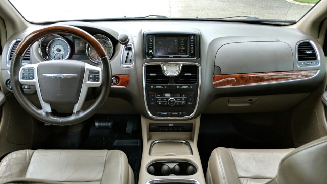 2014 Chrysler Town & Country Limited 18