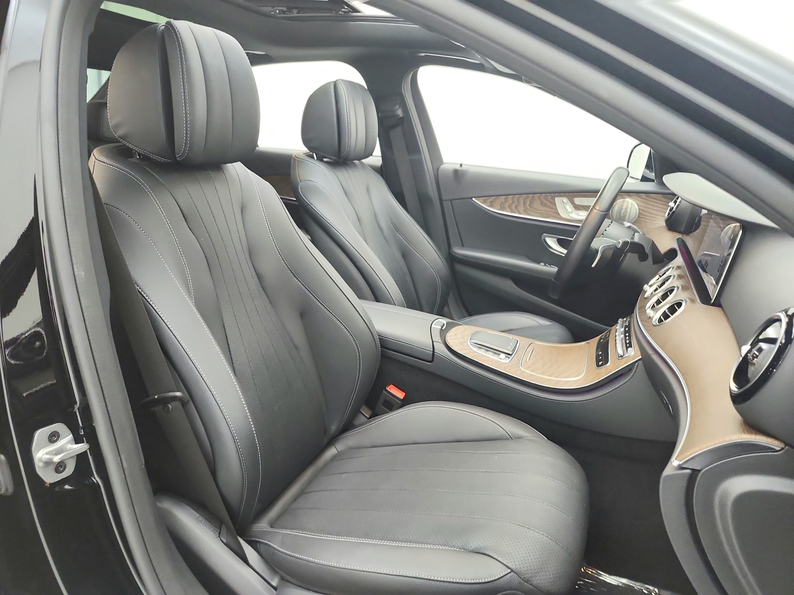 Used 2022 Black Mercedes-Benz E 450 4MATIC® Sedan image 20