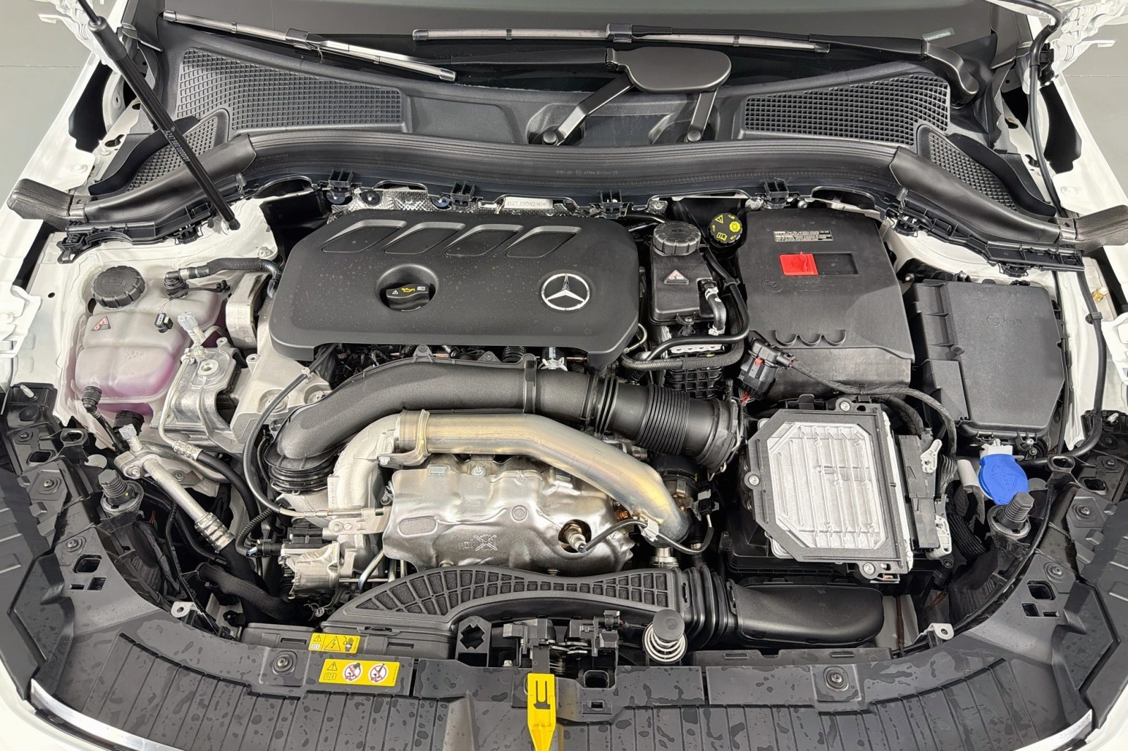New 2026 Polar White Mercedes-Benz GLA 250 SUV image 10