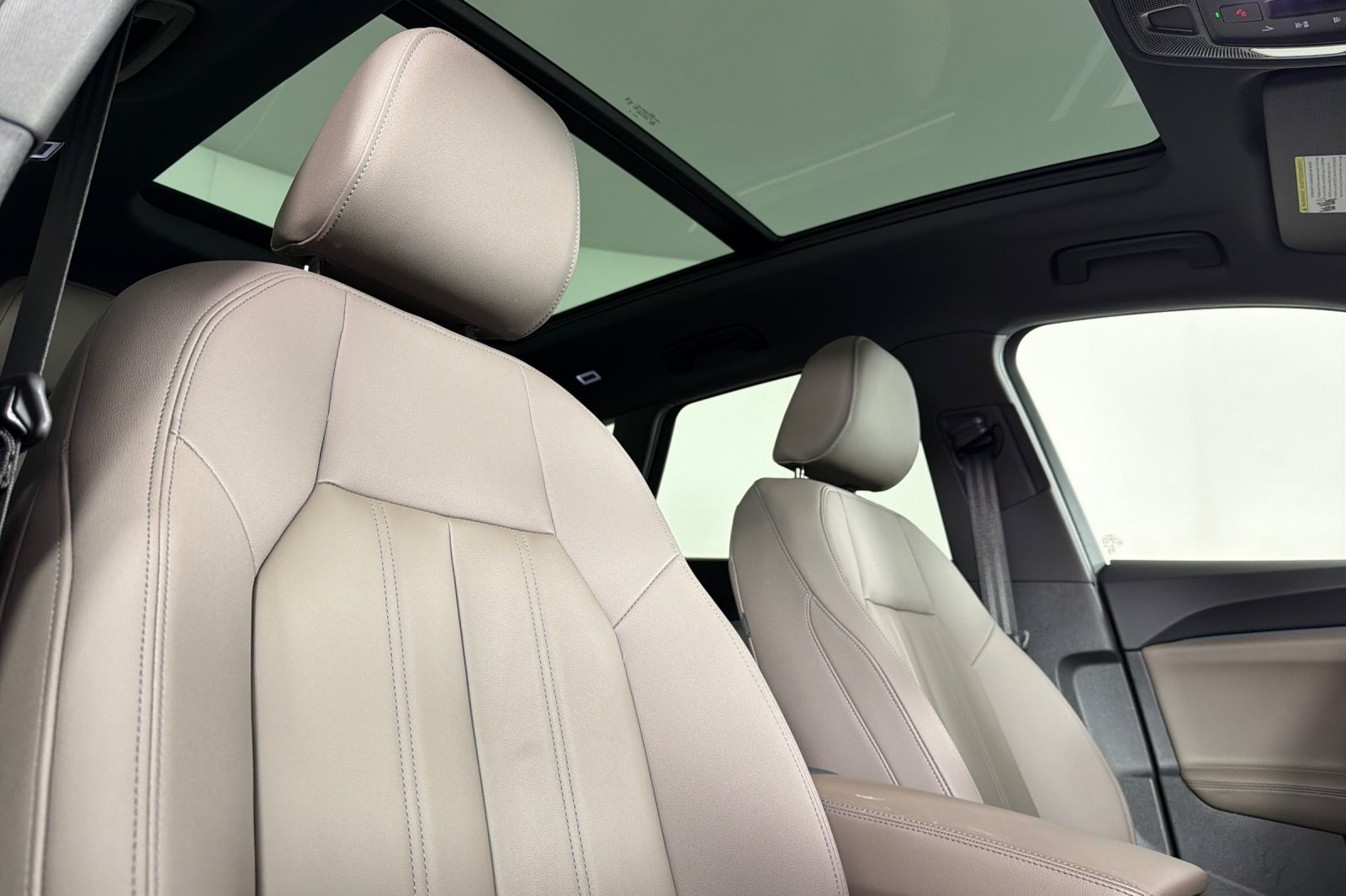 Used 2025 District Green Metallic Audi Premium Plus 2.0 TFSI quattro image 16