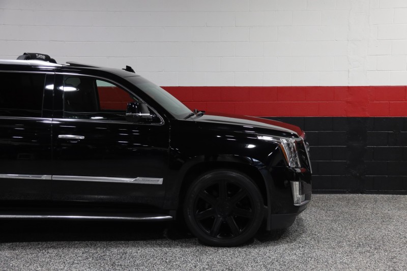 2016 Cadillac Escalade ESV Luxury Collection 4WD 4dr Suv in , 