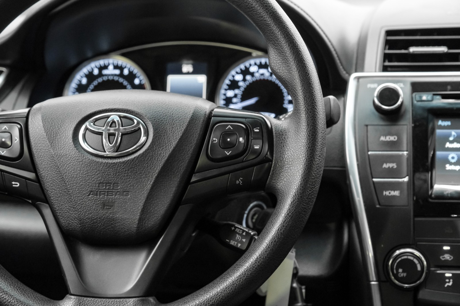 2015 Toyota Camry LE 18