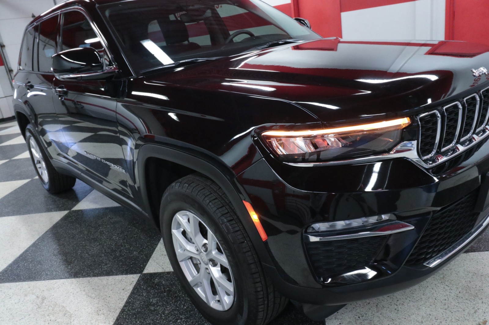 Used Car 2023 Jeep Grand Cherokee  Limited For Sale Under $35,000 In Austin, Texas