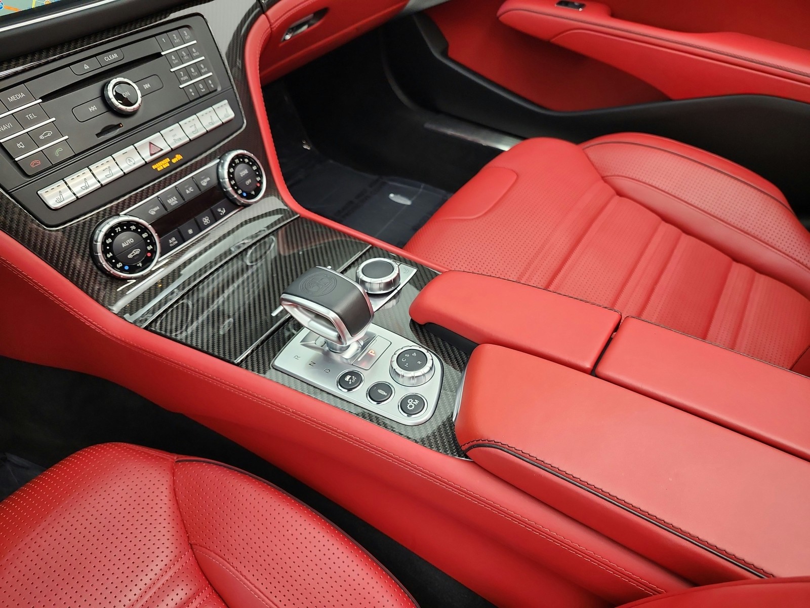 Used 2019 designo Diamond White Metallic Mercedes-Benz AMG® SL 63 Roadster image 13