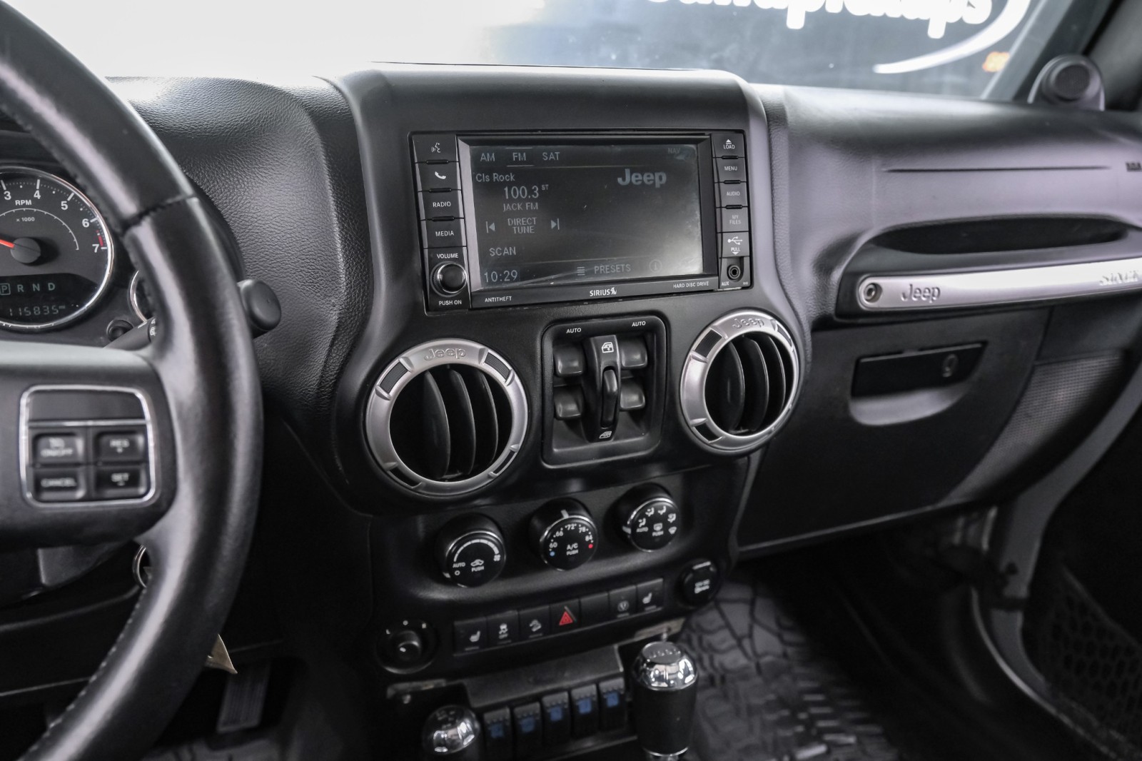 2014 Jeep Wrangler Unlimited Sahara 19