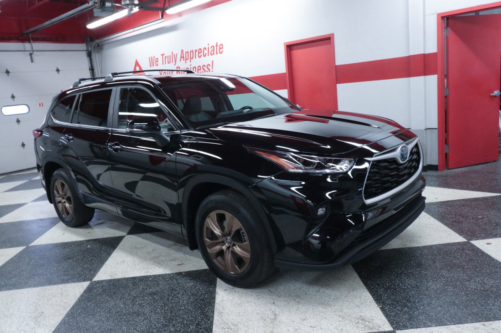 Used Car 2023 Toyota Highlander  Hybrid Bronze Edition For Sale Under $40,000 In Austin, Texas