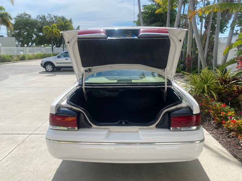 1995 Ford Crown Victoria LOW MILES 43,331 in , 