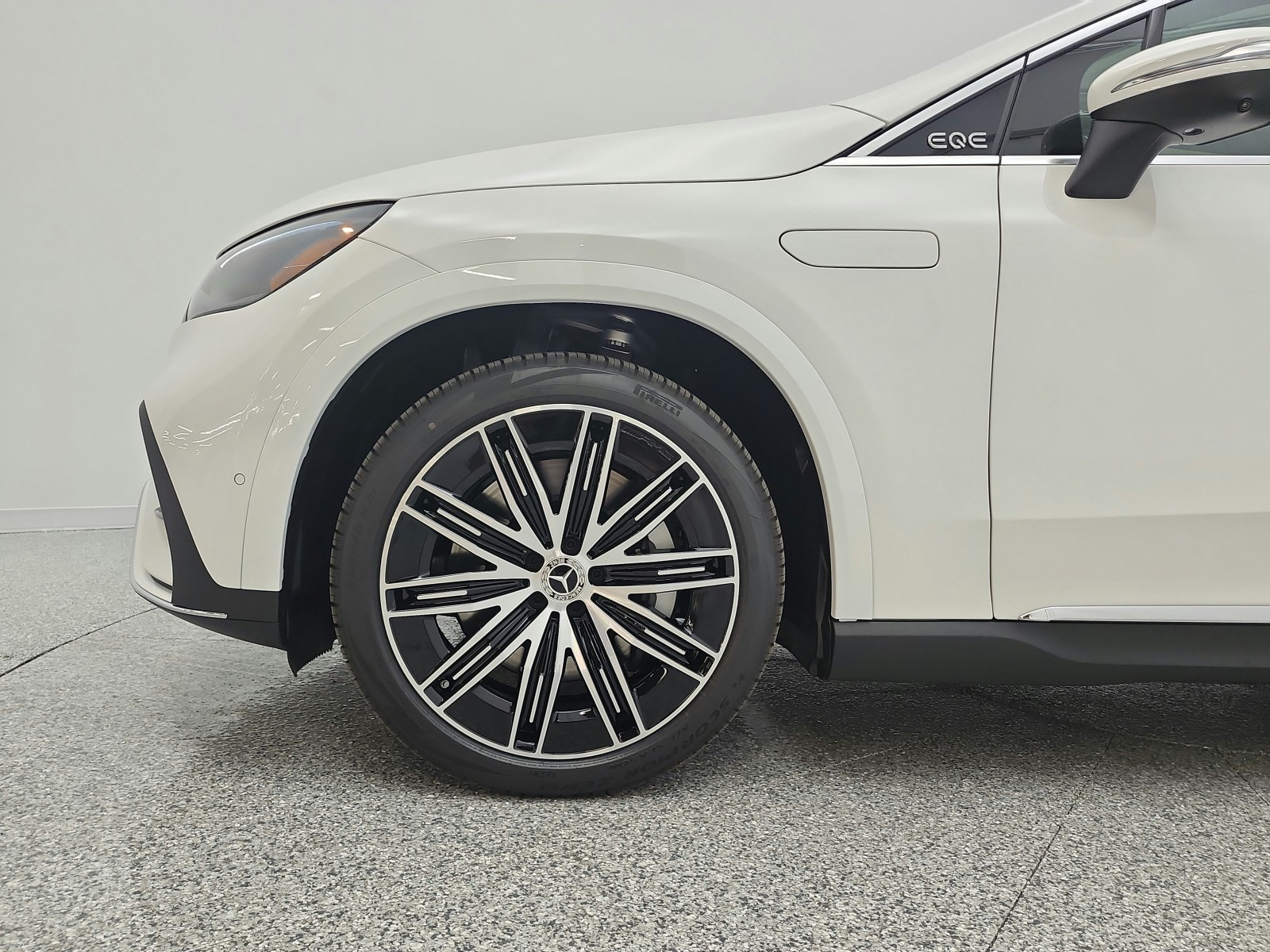 New 2026 Polar White Mercedes-Benz EQE 320+ image 15